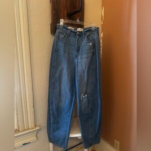 Barrel Leg High Waisted Jeans size 6/28 Universal Threads